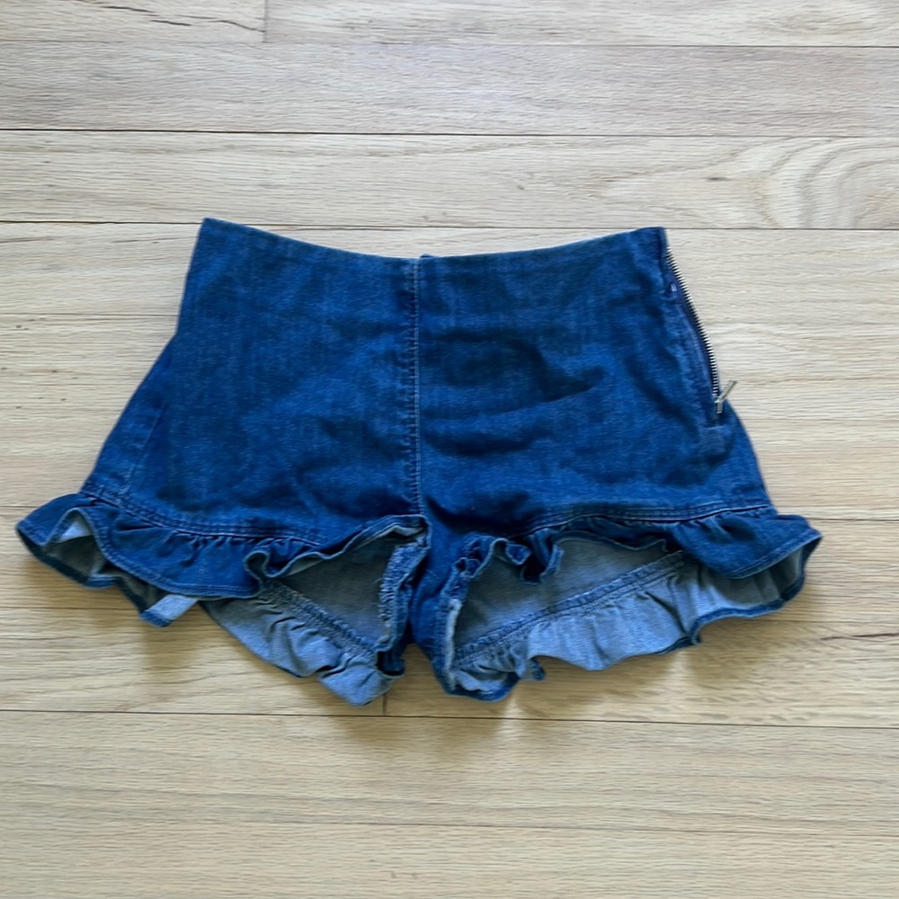 Il Gufo Jean Shorts with ruffles